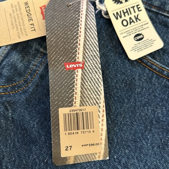 Brand New Levi’s Women’s Wedge Fit Denim Jeans Shorts size 27 $98 - Picture 3 of 7